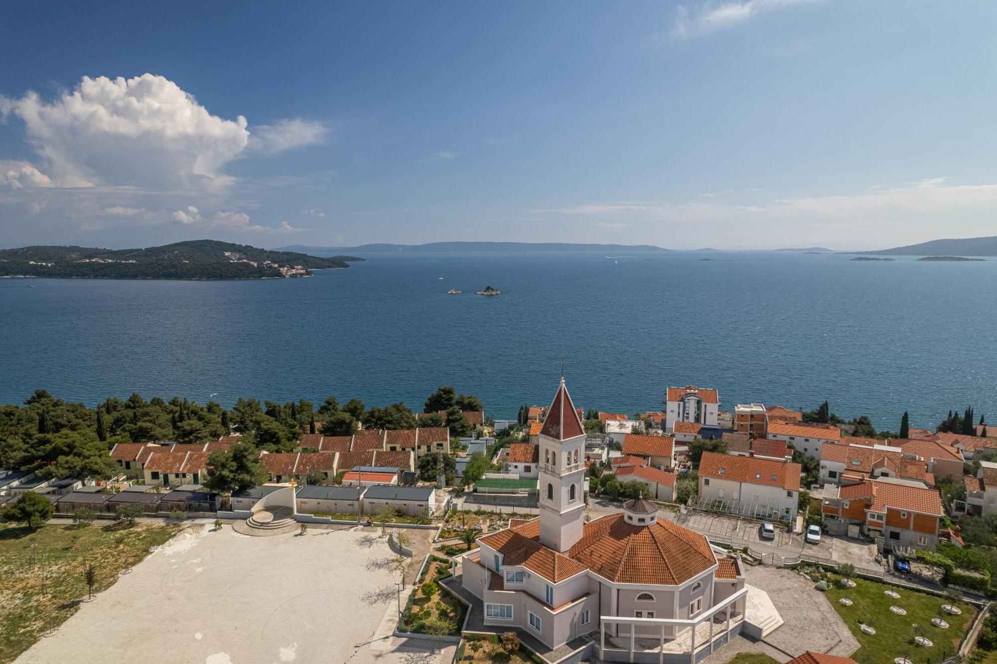 Villa Barbara & Zoran With Free Parking And Heated Swimming Pool Seget Vranjica Exterior foto